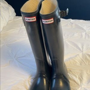 Tall navy hunter rain boots size 11w